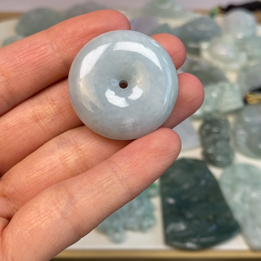 翡翠颈饰未镶嵌平安扣