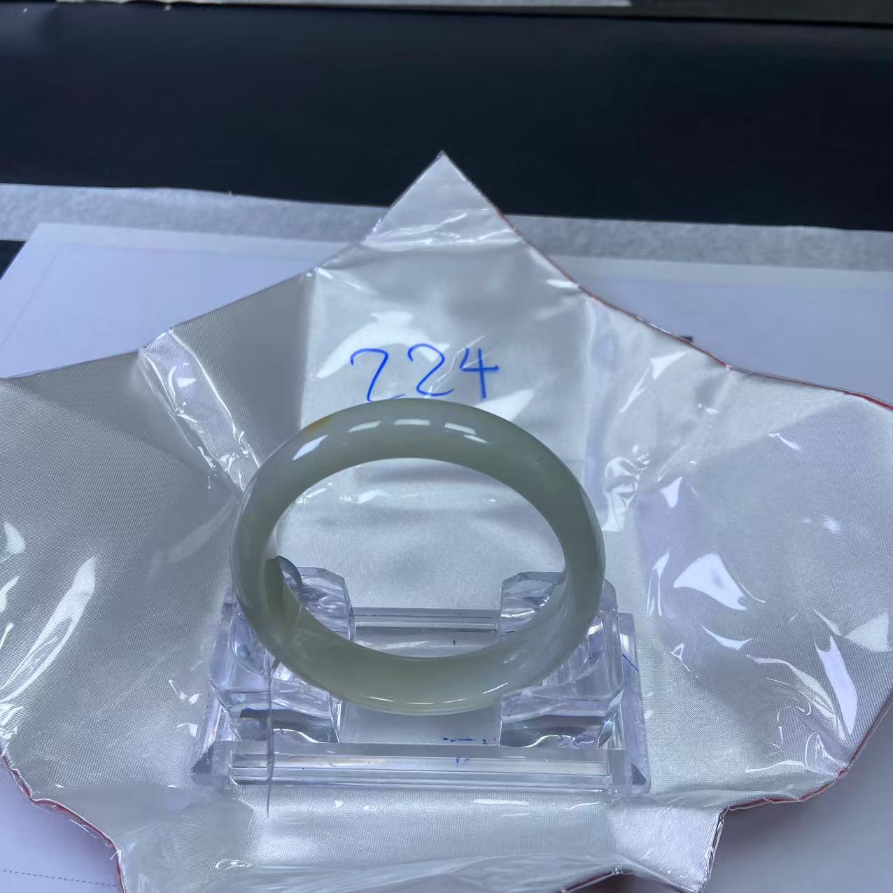 毛货手镯需精细抛光/224