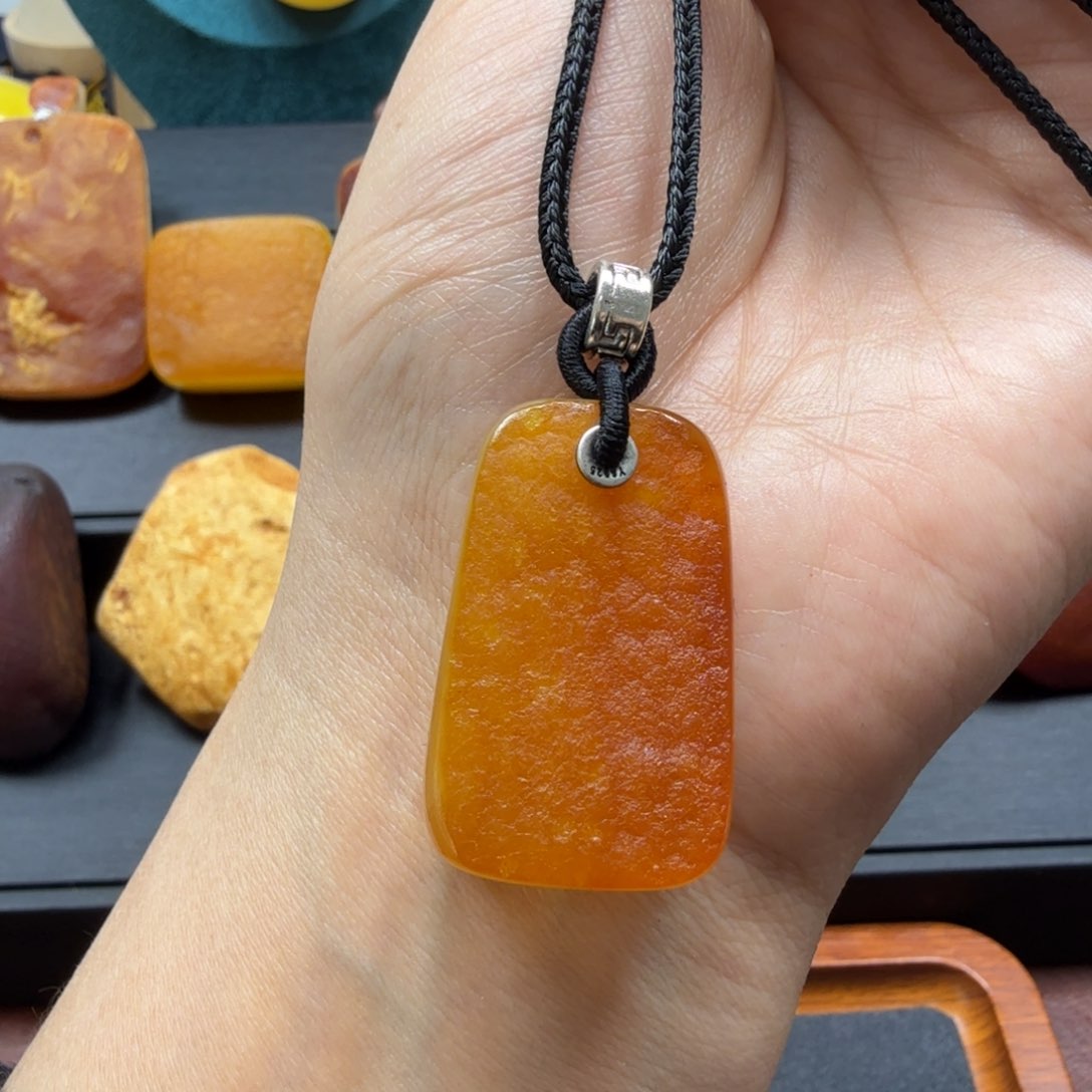 琥珀吊坠(赠链)未镶嵌