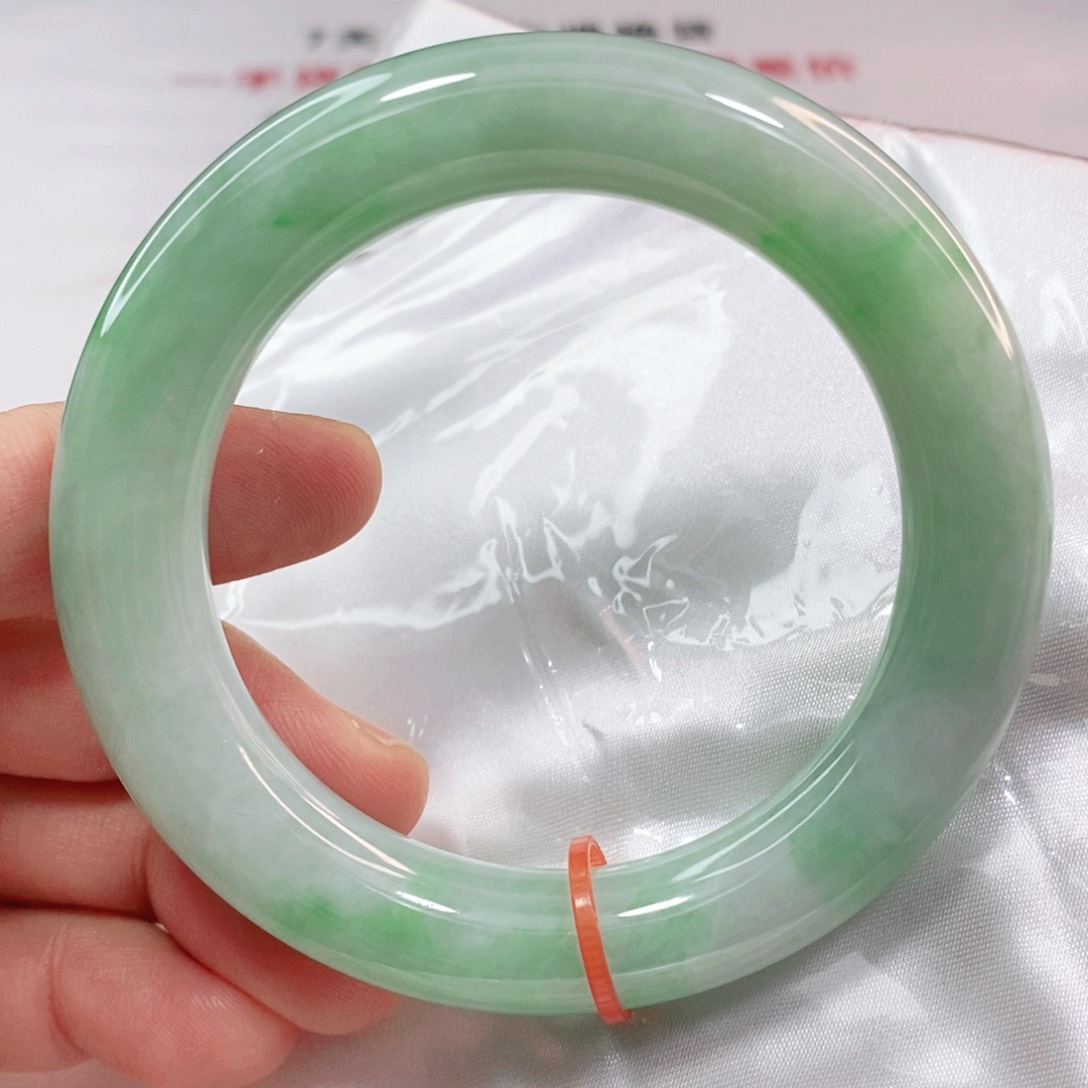 翡翠手镯未镶嵌55圈口圆条