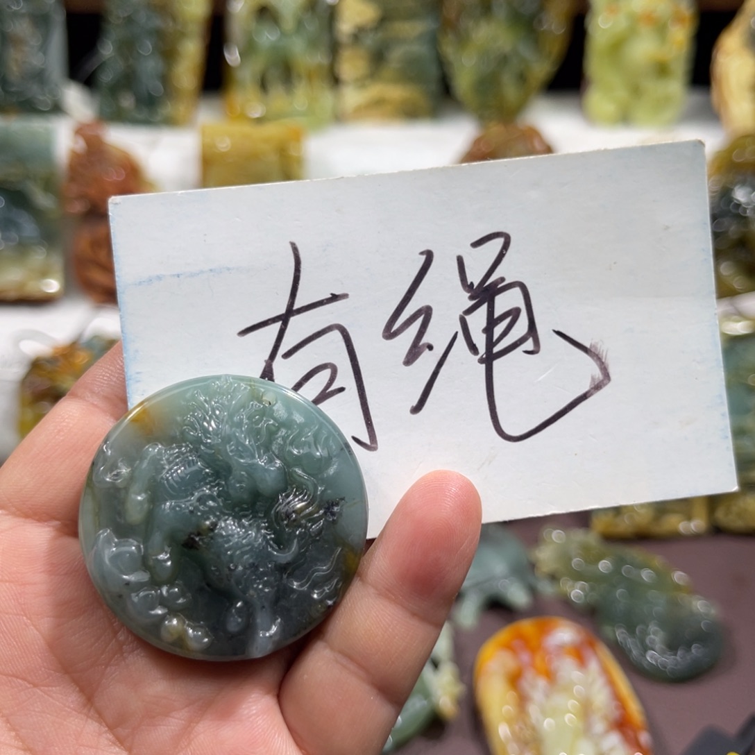 未镶嵌蛇纹石玉颈饰