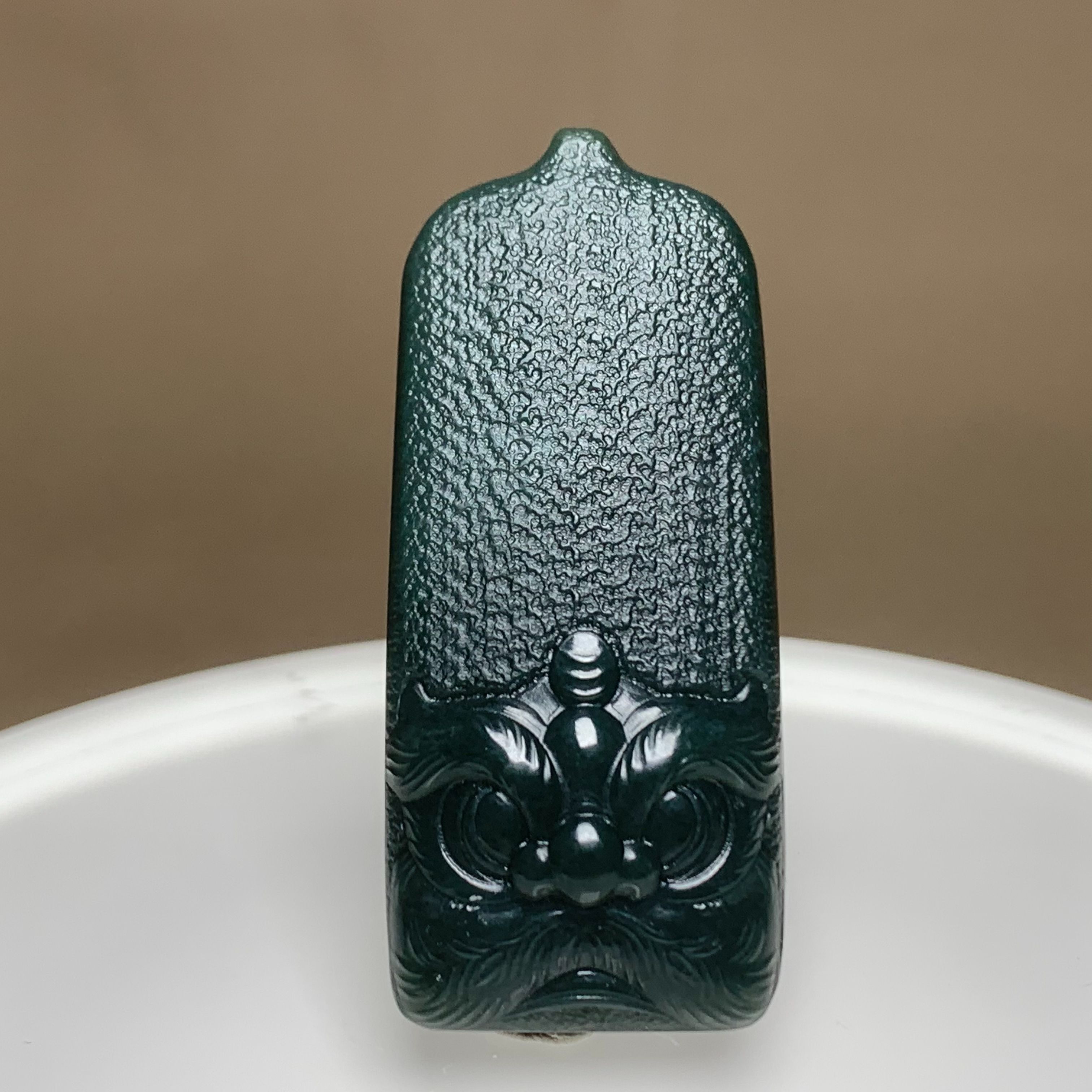 F012珠宝玉石精选和田玉牌子