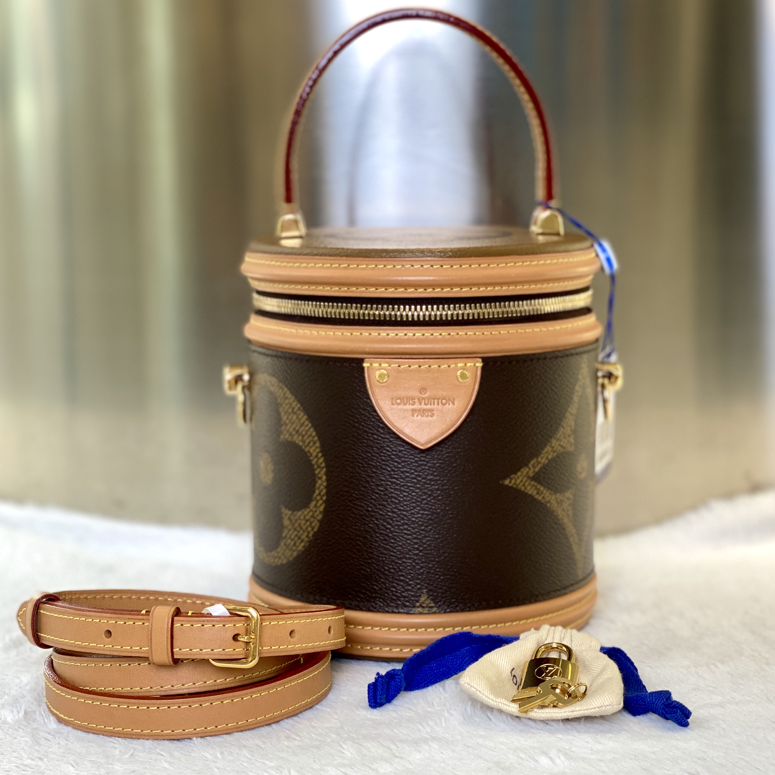 99新 LouisVuitton/路易威登 爱马98新LV发财桶手提斜跨包8503