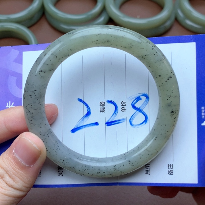 和田玉未镶嵌手镯58