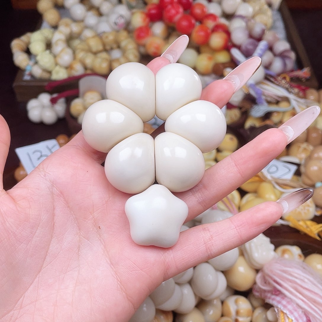 吊坠白玉菩提象牙果成品c