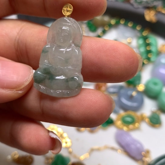 翡翠18K金镶嵌颈饰翡翠