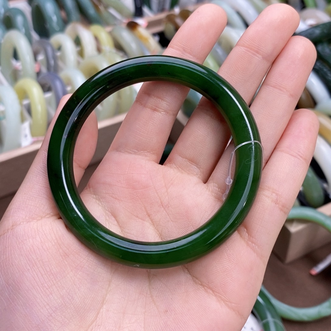 琦***༊和田玉未镶嵌手镯