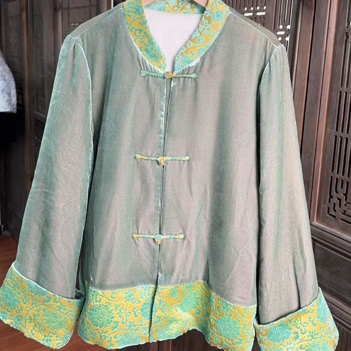 RE00805丝绒拼接漳缎外套