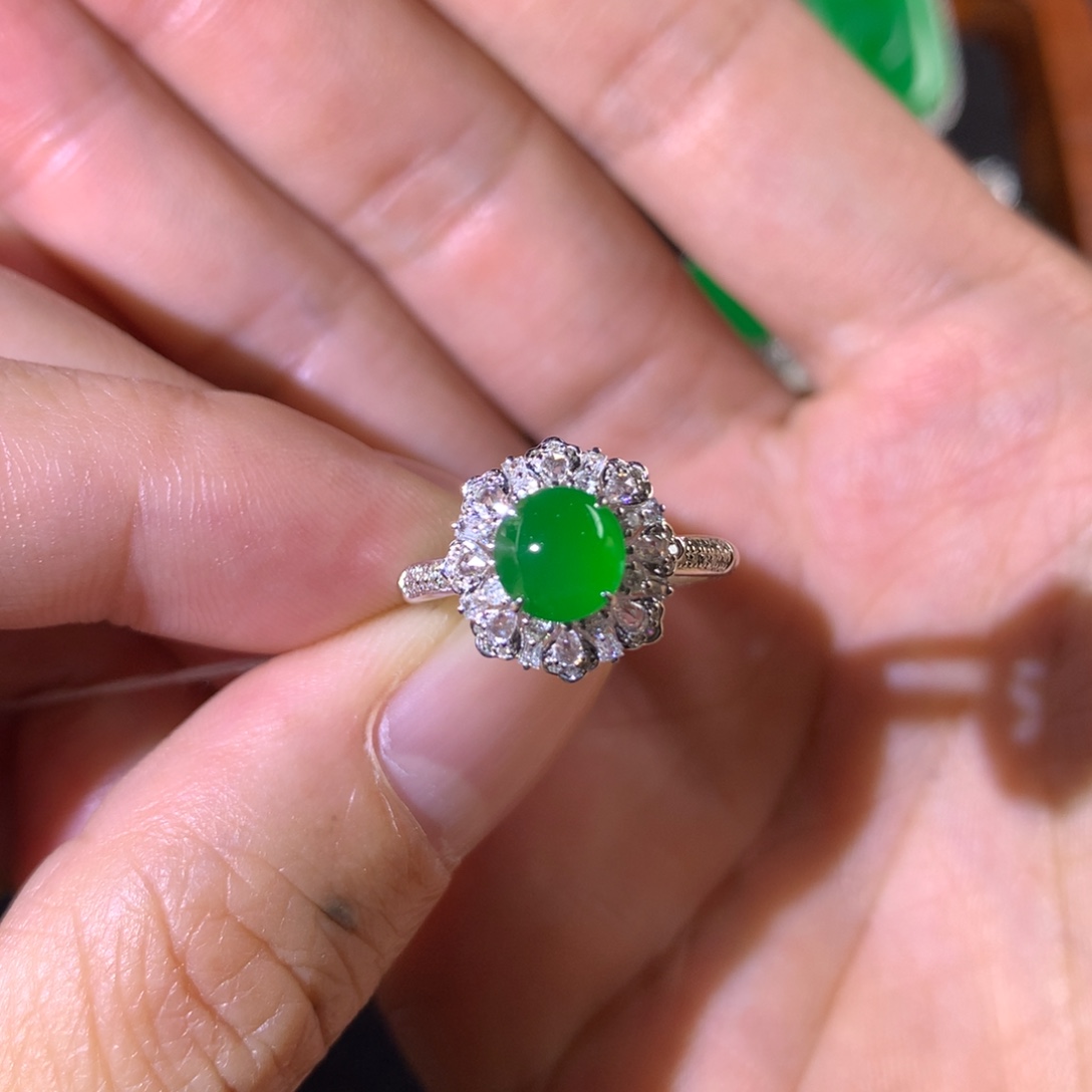 翡翠18K金镶嵌戒指