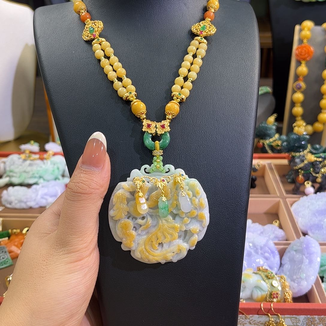 翡翠未镶嵌颈饰炸