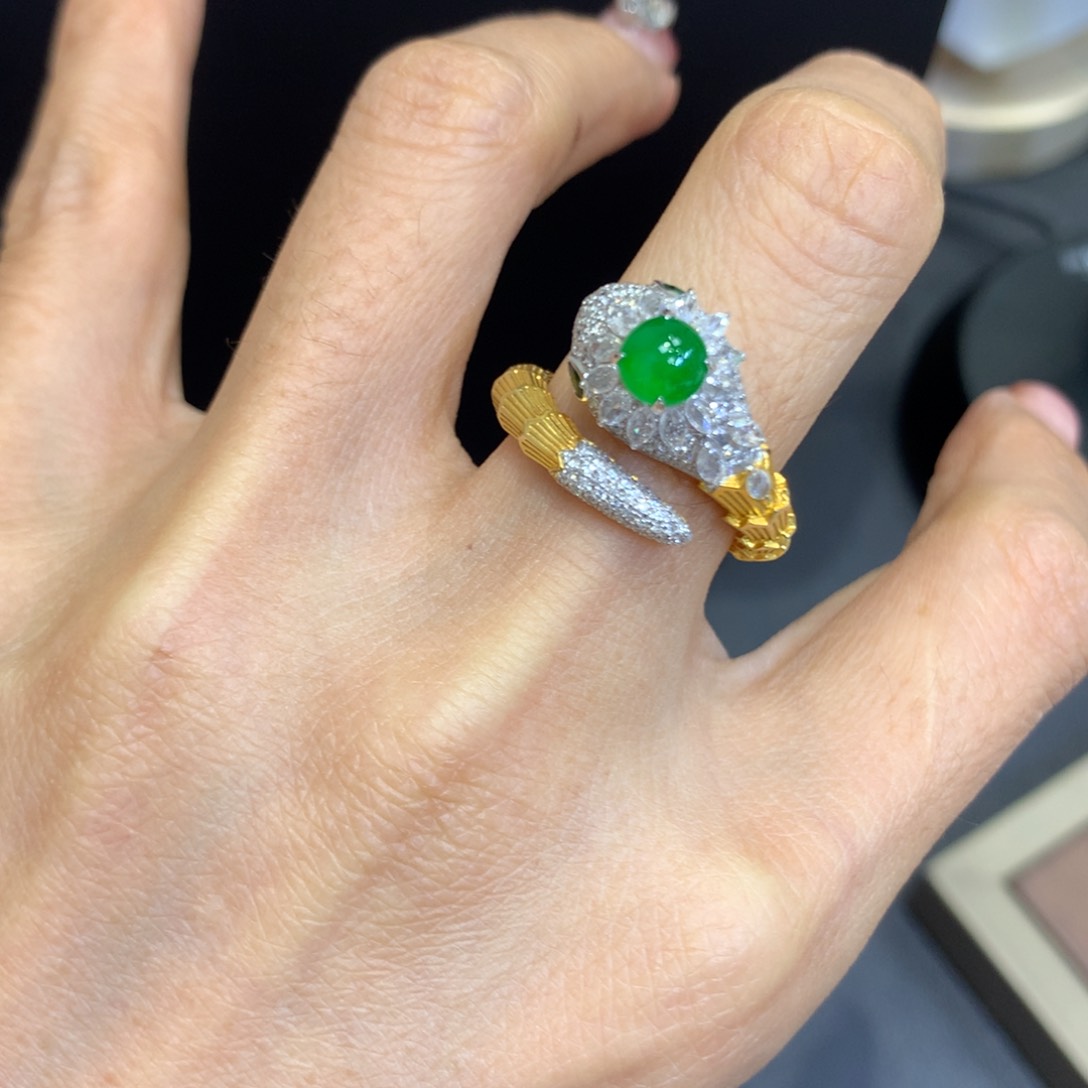 翡翠18K金镶嵌颈饰