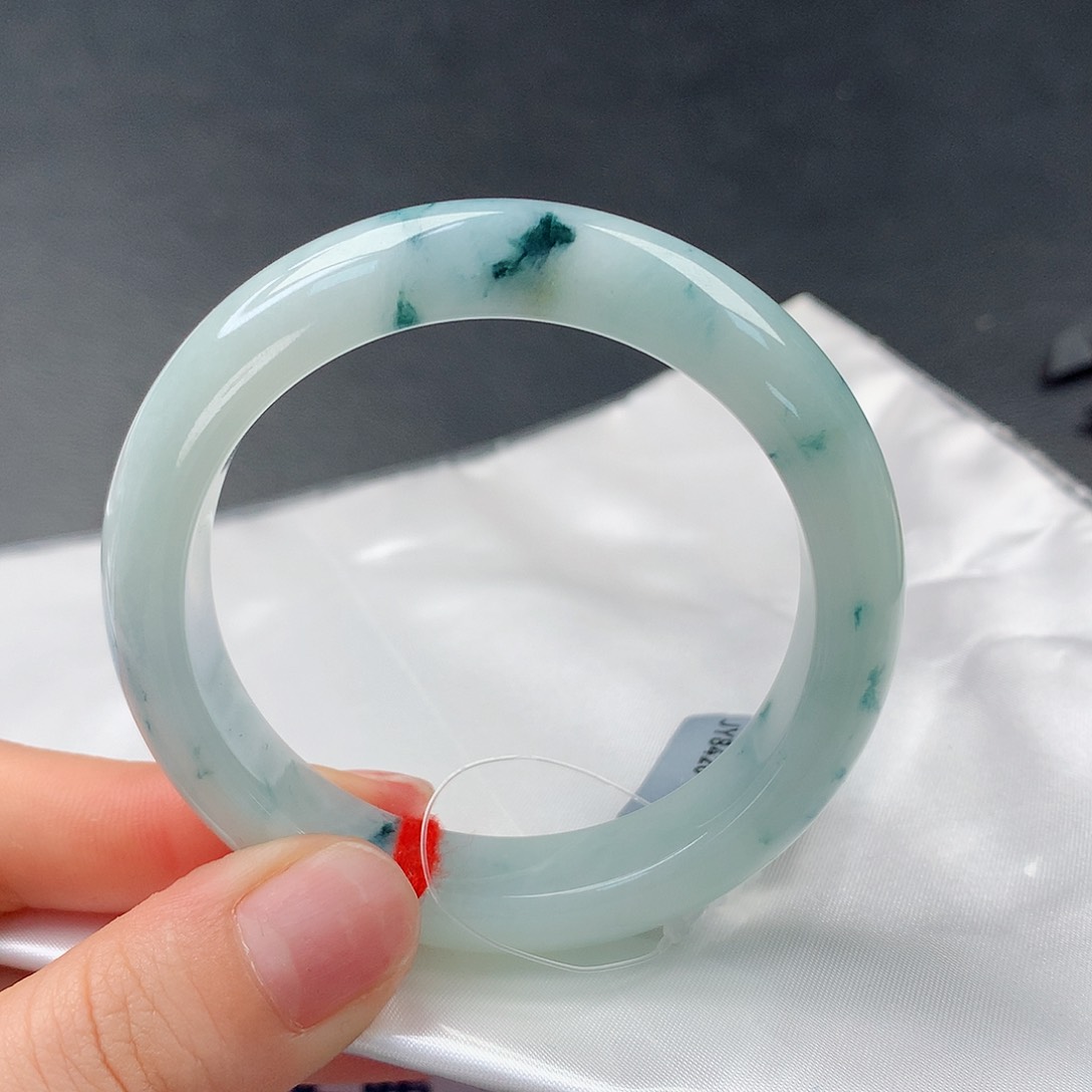 翡翠手镯未镶嵌0013正50