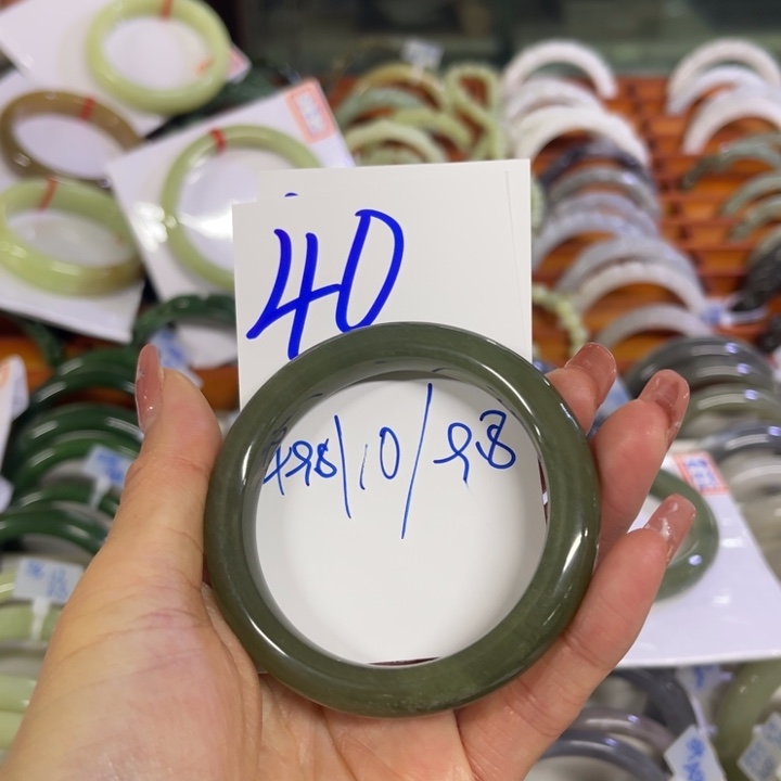 仲****和田玉未镶嵌手镯