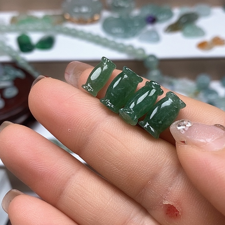 翡翠颈饰未镶嵌一个80