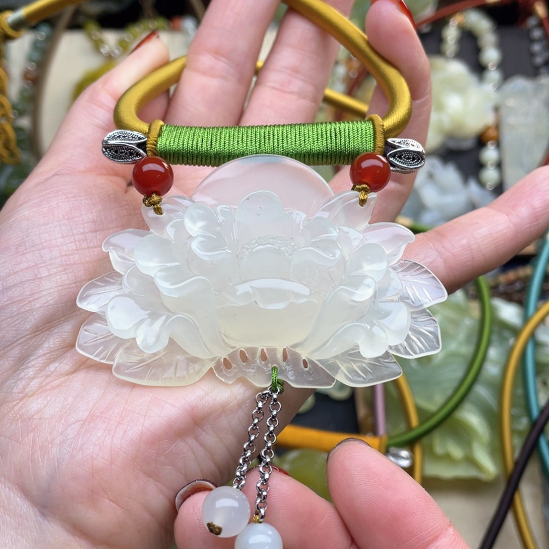 蛇纹石玉颈饰未镶嵌