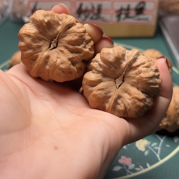 微**笑文玩核桃把件42蛤蟆头