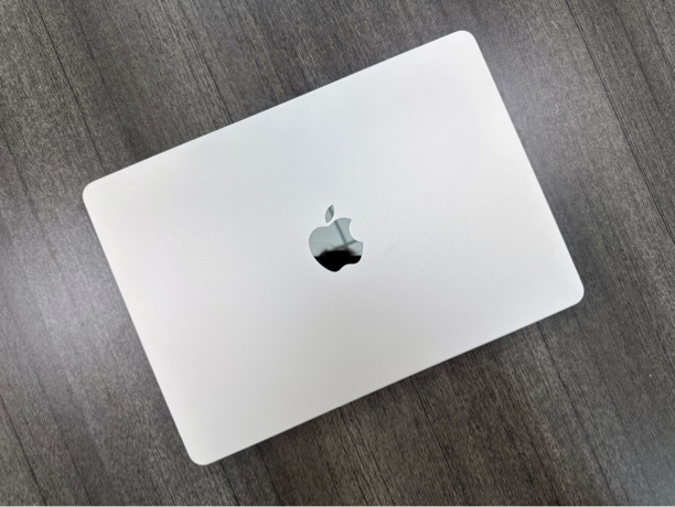 9新 Apple/苹果 新款M2芯片高配13.6寸Air