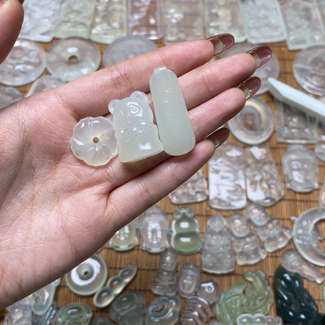 未镶嵌蛇纹石玉颈饰高**攀