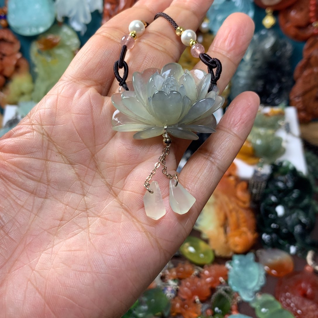 蛇纹石玉未镶嵌挂坠