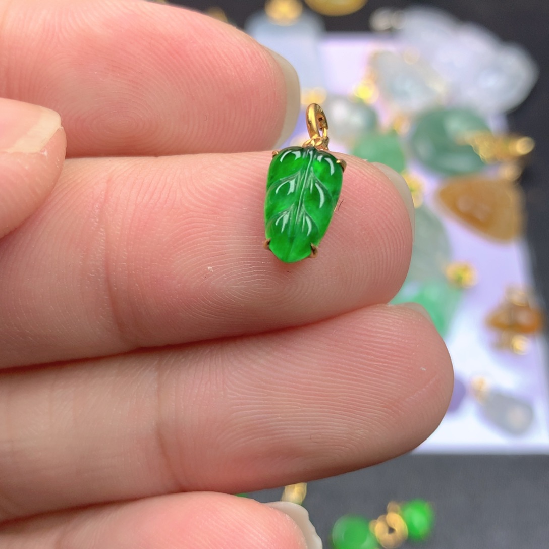 【闪购商品】颈饰18K金镶嵌翡翠翡翠