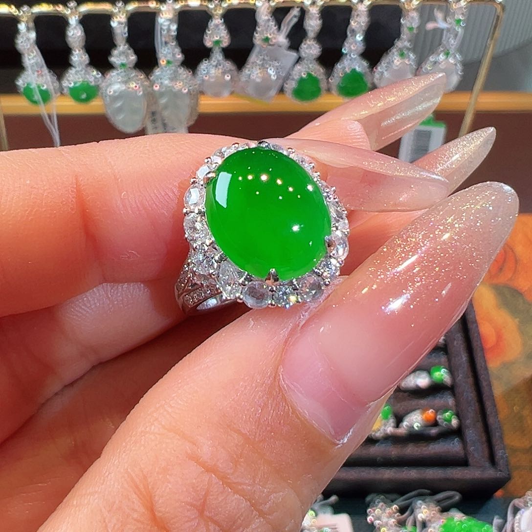 翡翠戒指18K金镶嵌翡翠