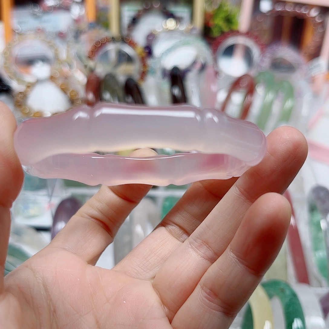 石英质玉手镯未镶嵌诺****?