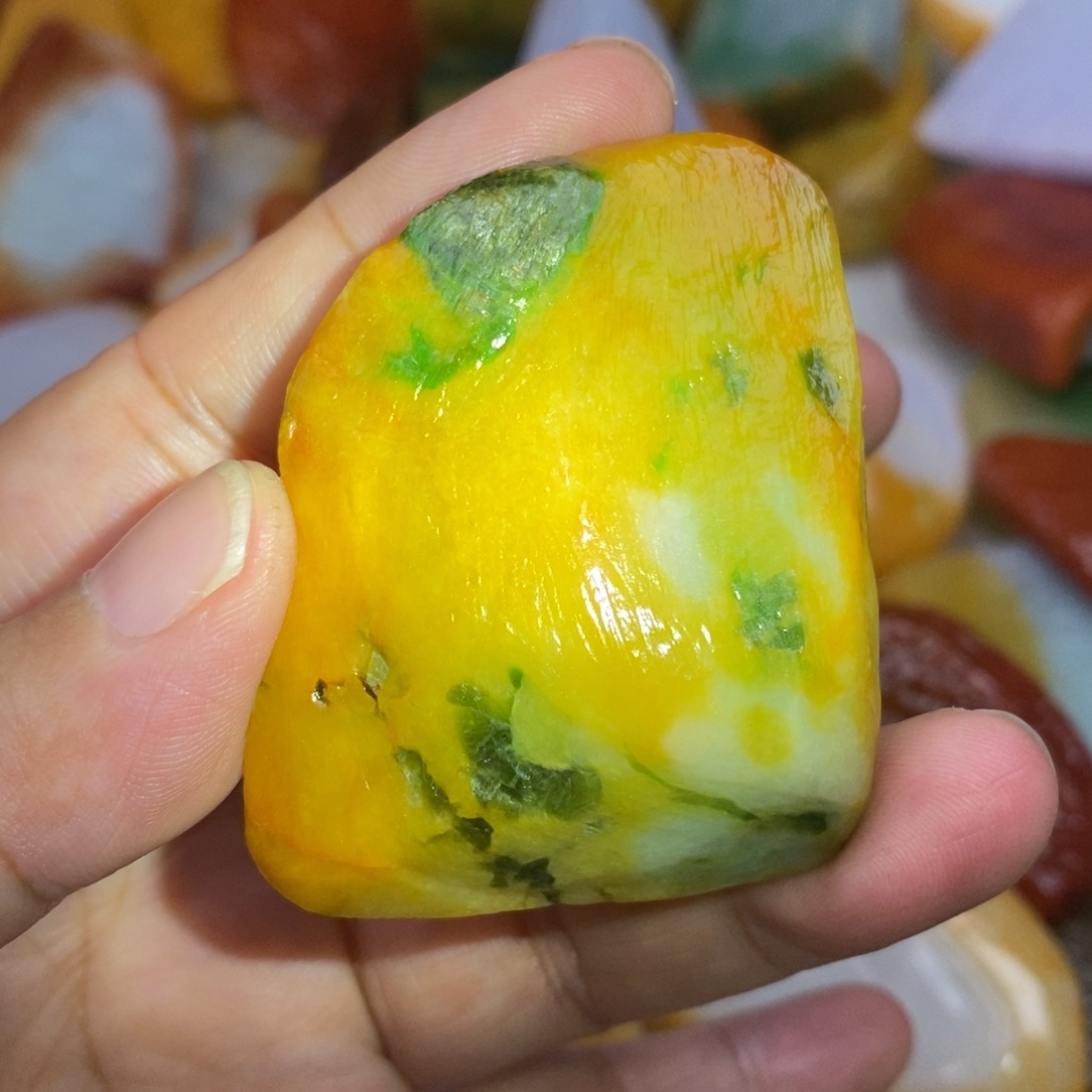 翡翠挂件未镶嵌缅甸的