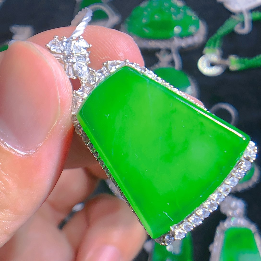 翡翠颈饰银S925镶嵌吊坠