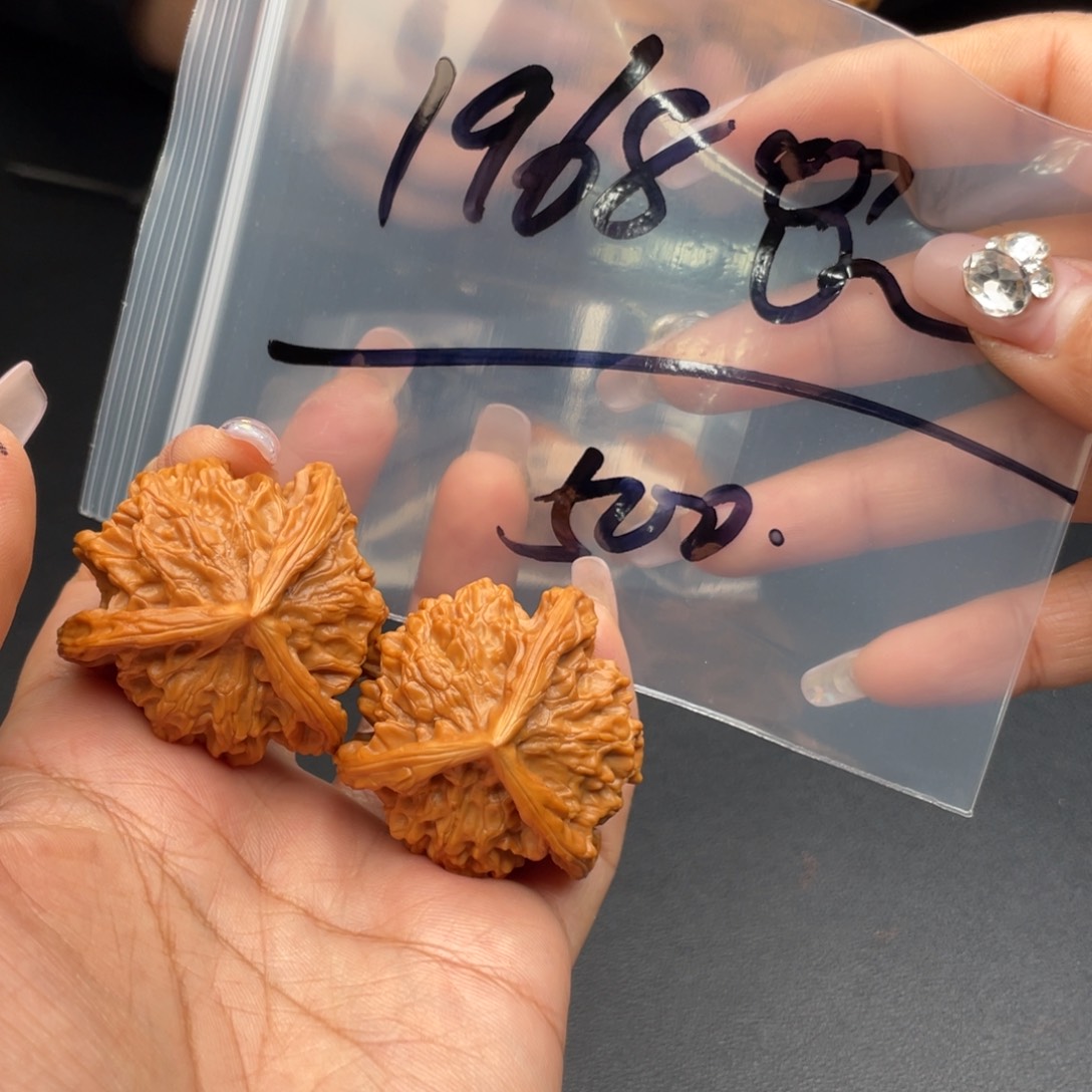 1****文玩核桃把件42尺寸盘山三棱