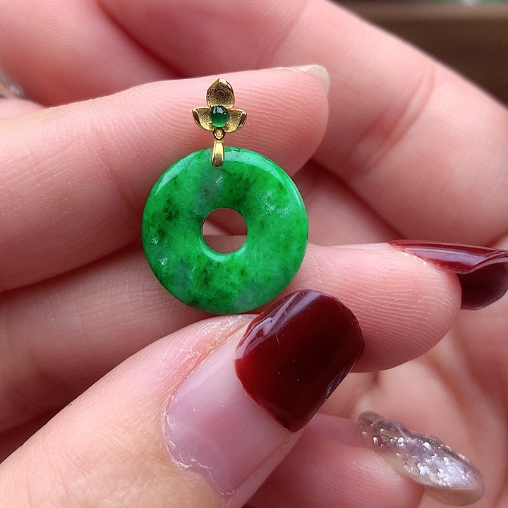 翡翠颈饰18K金镶嵌翡翠