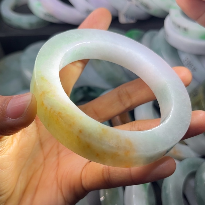 定制翡翠未镶嵌翡翠手镯