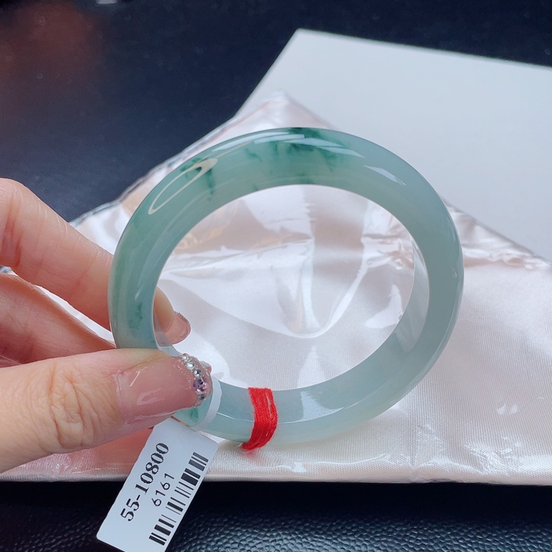 翡翠手镯未镶嵌翡翠