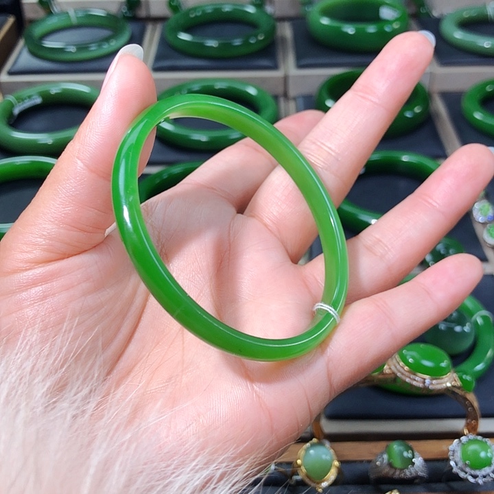 未镶嵌手镯和田玉（碧玉）精品果绿细条