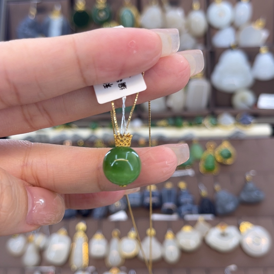 和田玉吊坠18K金镶嵌