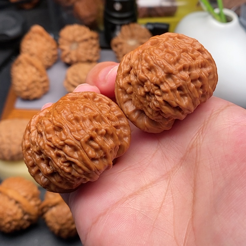 【闪购商品】文玩核桃把件球白全品40