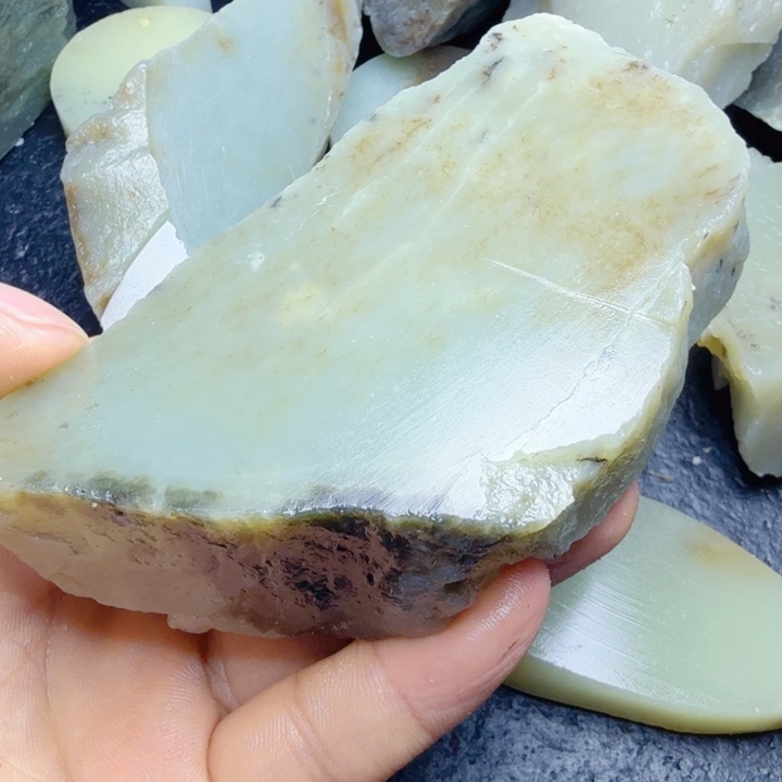 和田玉（糖玉）未镶嵌珠宝奇石