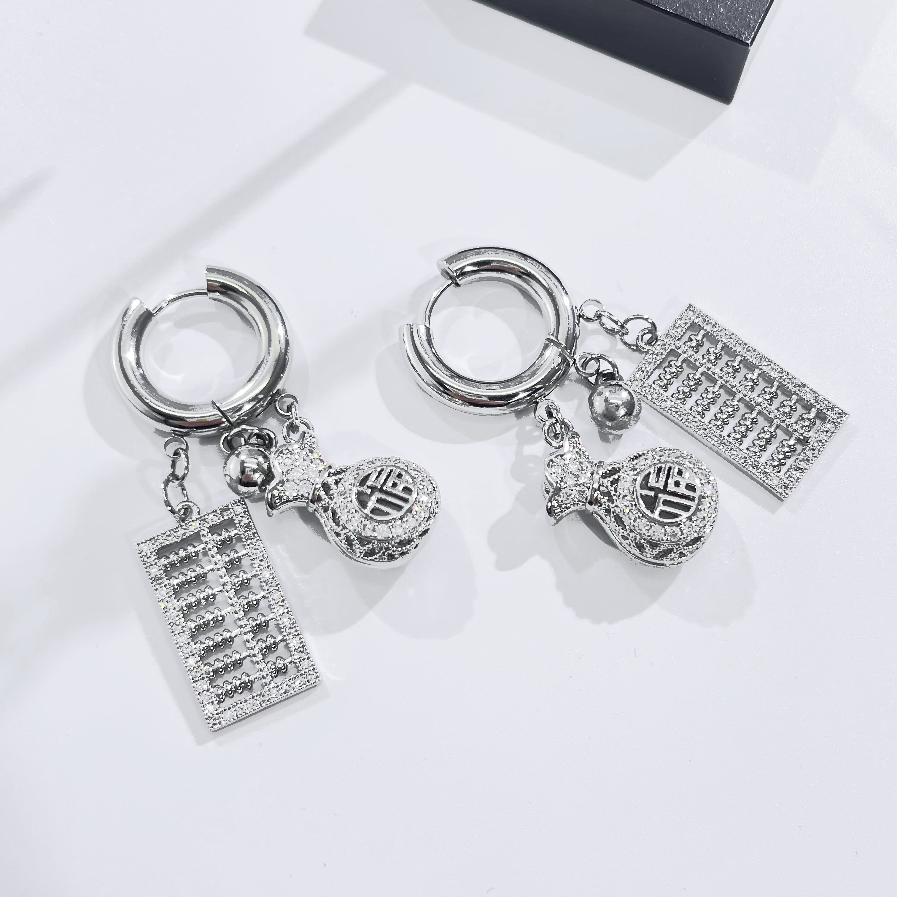 铜合金合成锆石耳饰 05236大琪原创蛇年新款国风算盘钱袋子耳环