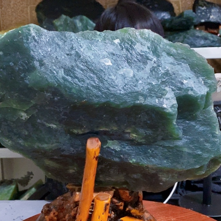 蛇纹石玉未镶嵌原石正*光