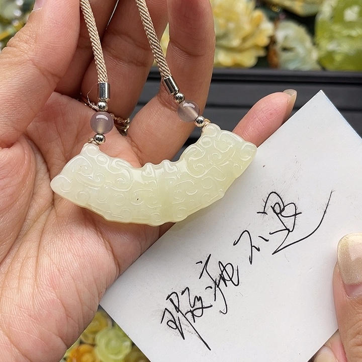 蛇纹石玉吊坠合金