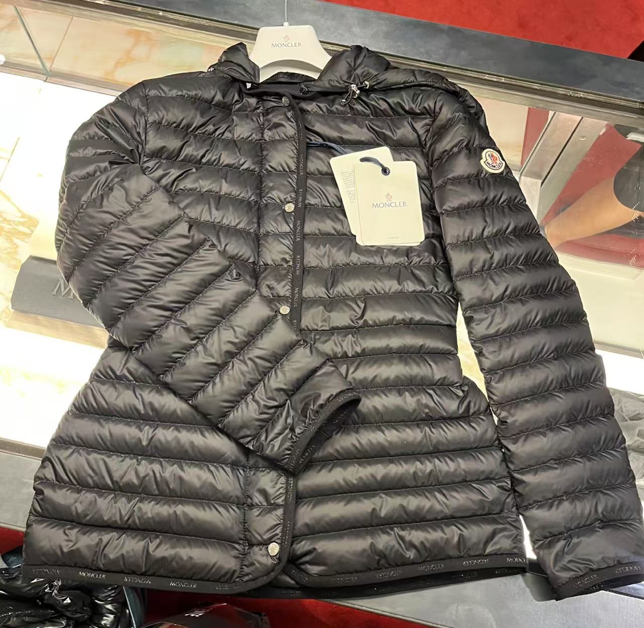 全新未使用 MONCLER 盟可睐蒙口/GG/oredon女士秋冬黑色羽绒服 