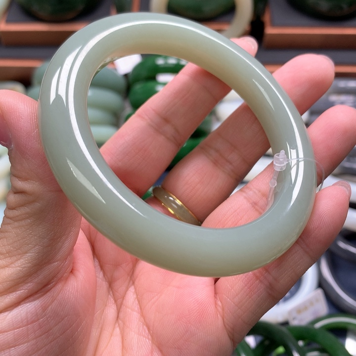 【闪购商品】未镶嵌手镯和田玉10