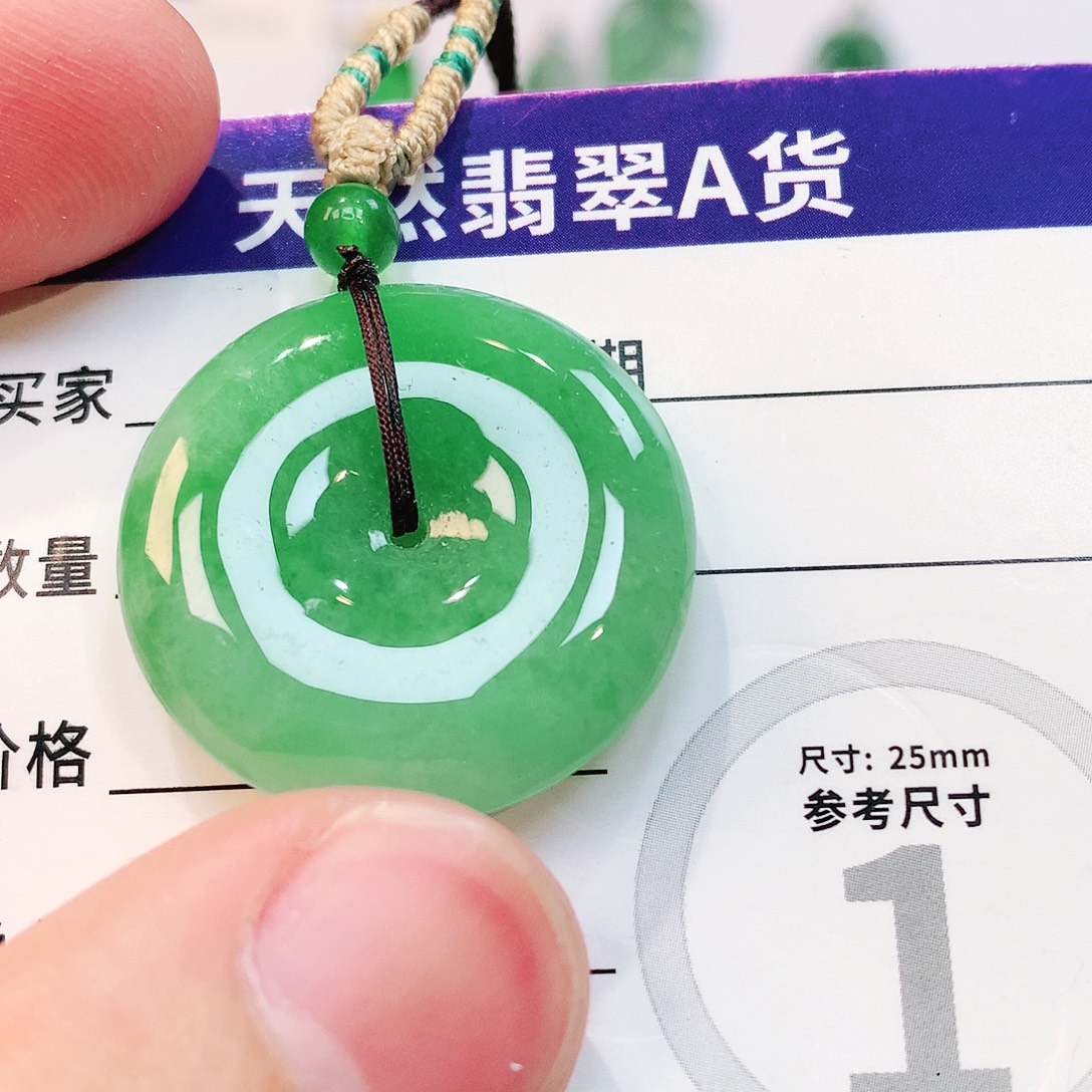 翡翠未镶嵌颈饰缅甸