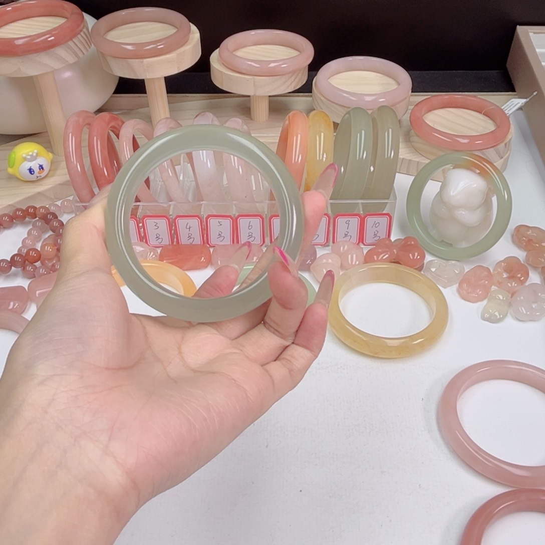 未镶嵌手镯石英质玉暖*哒