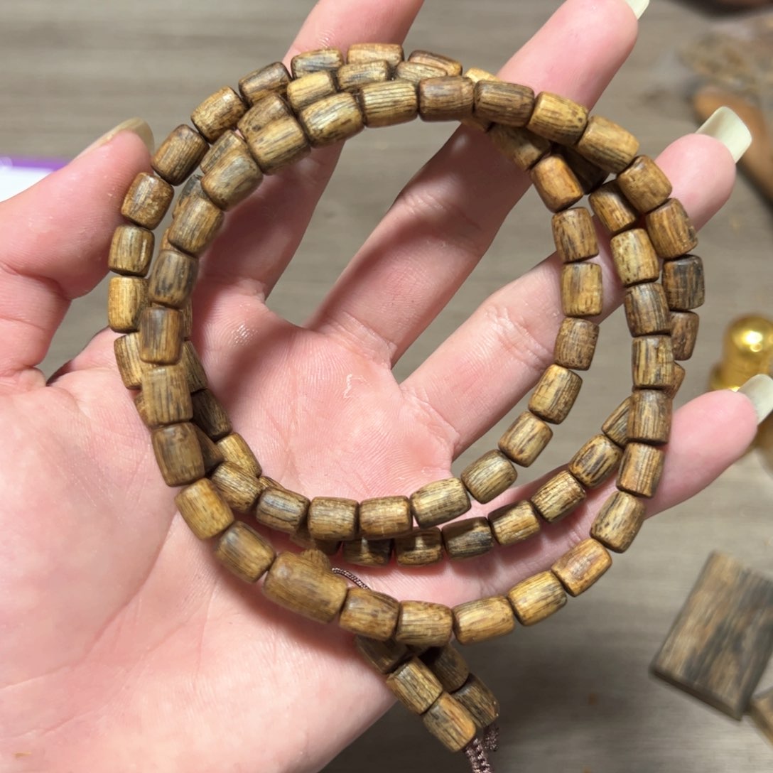 沉香木手串白棋桶珠多圈17克