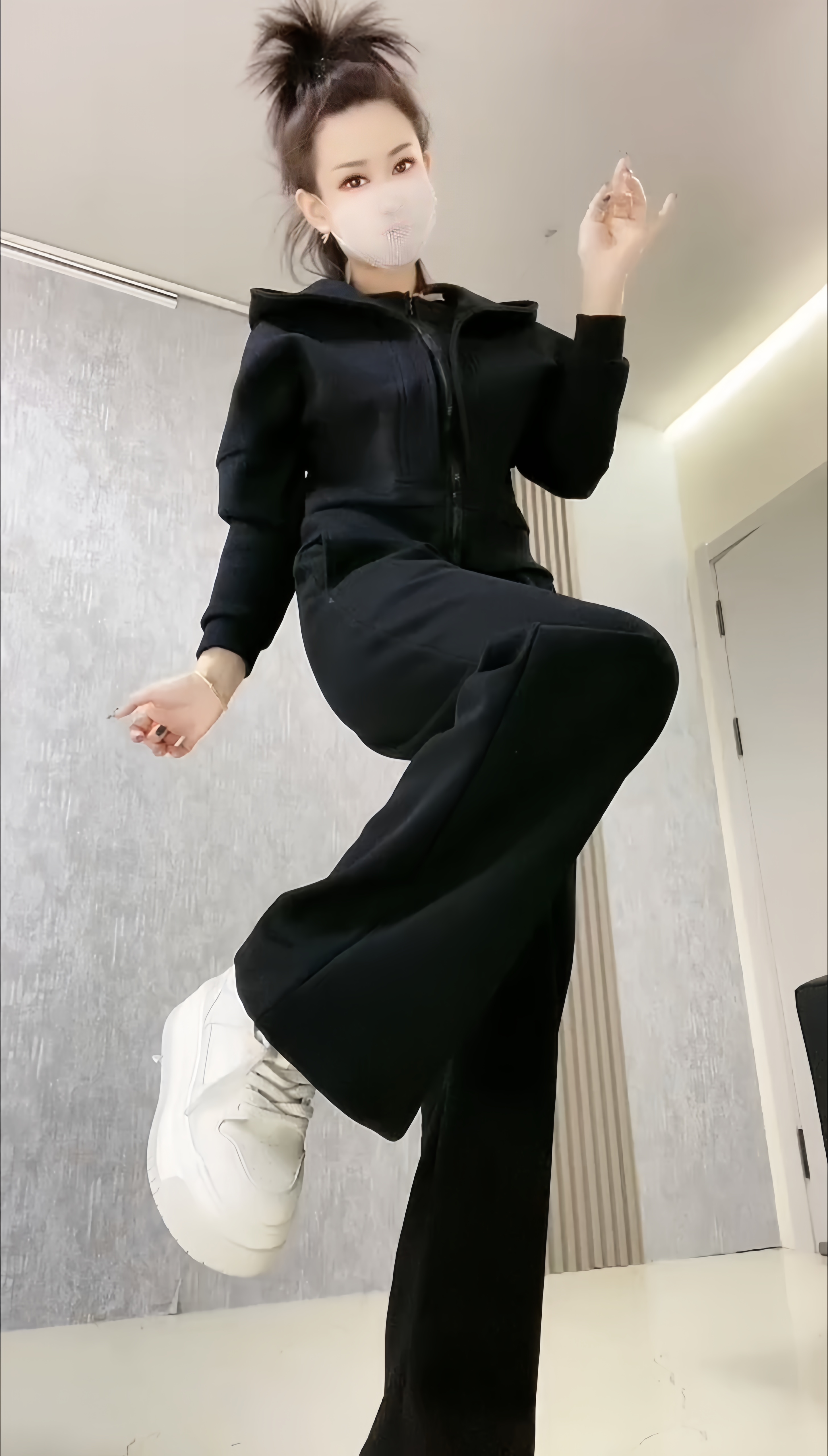 春季韩版气质时尚运动显瘦减龄阔腿休闲网红洋气百搭宽松套装    