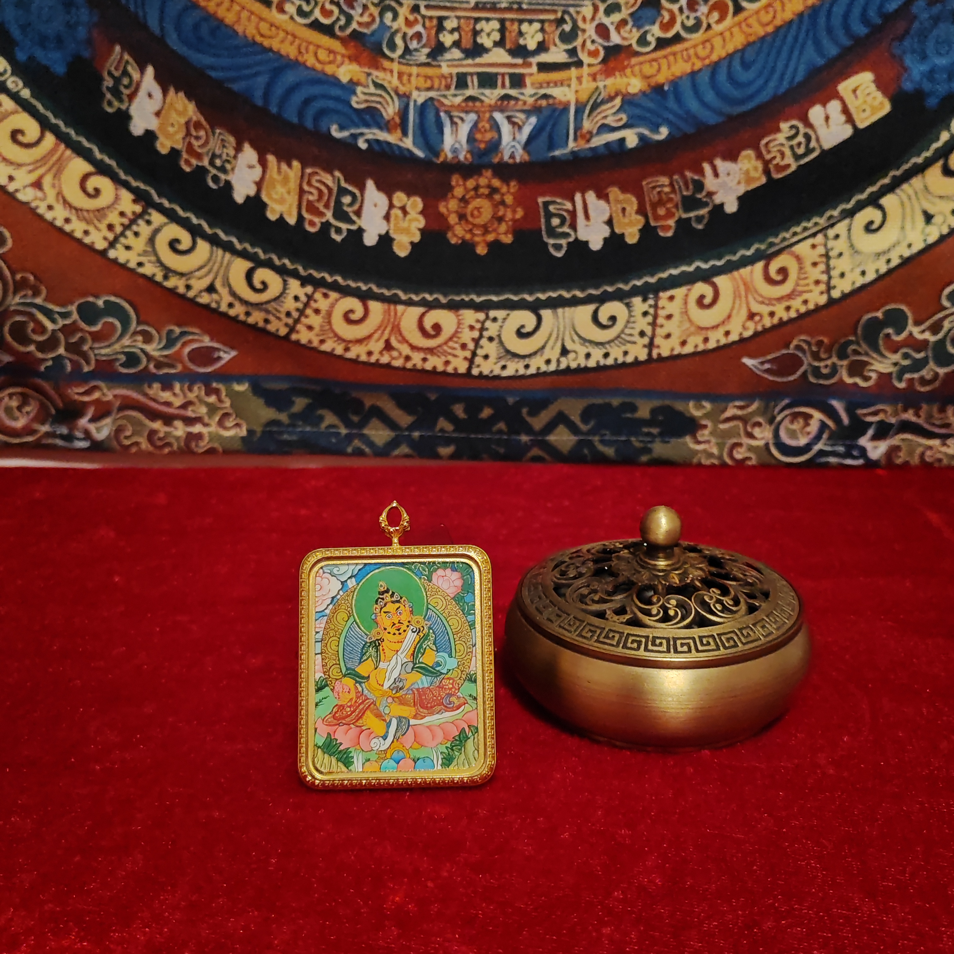 黄财神莲花全身像 尼泊尔纯手绘唐卡手工精美项坠