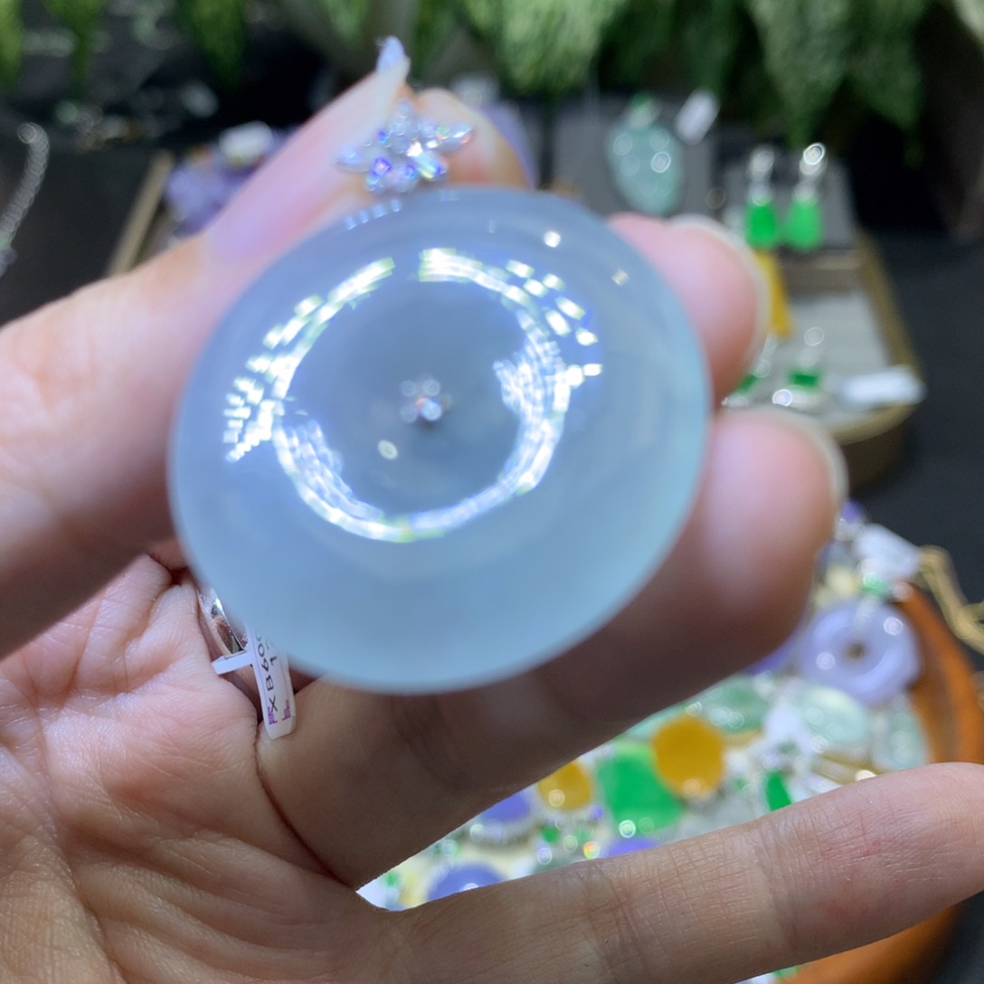 颈饰18K金镶嵌翡翠