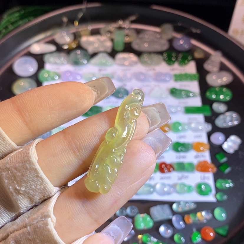 【闪购商品】翡翠挂件未镶嵌如意