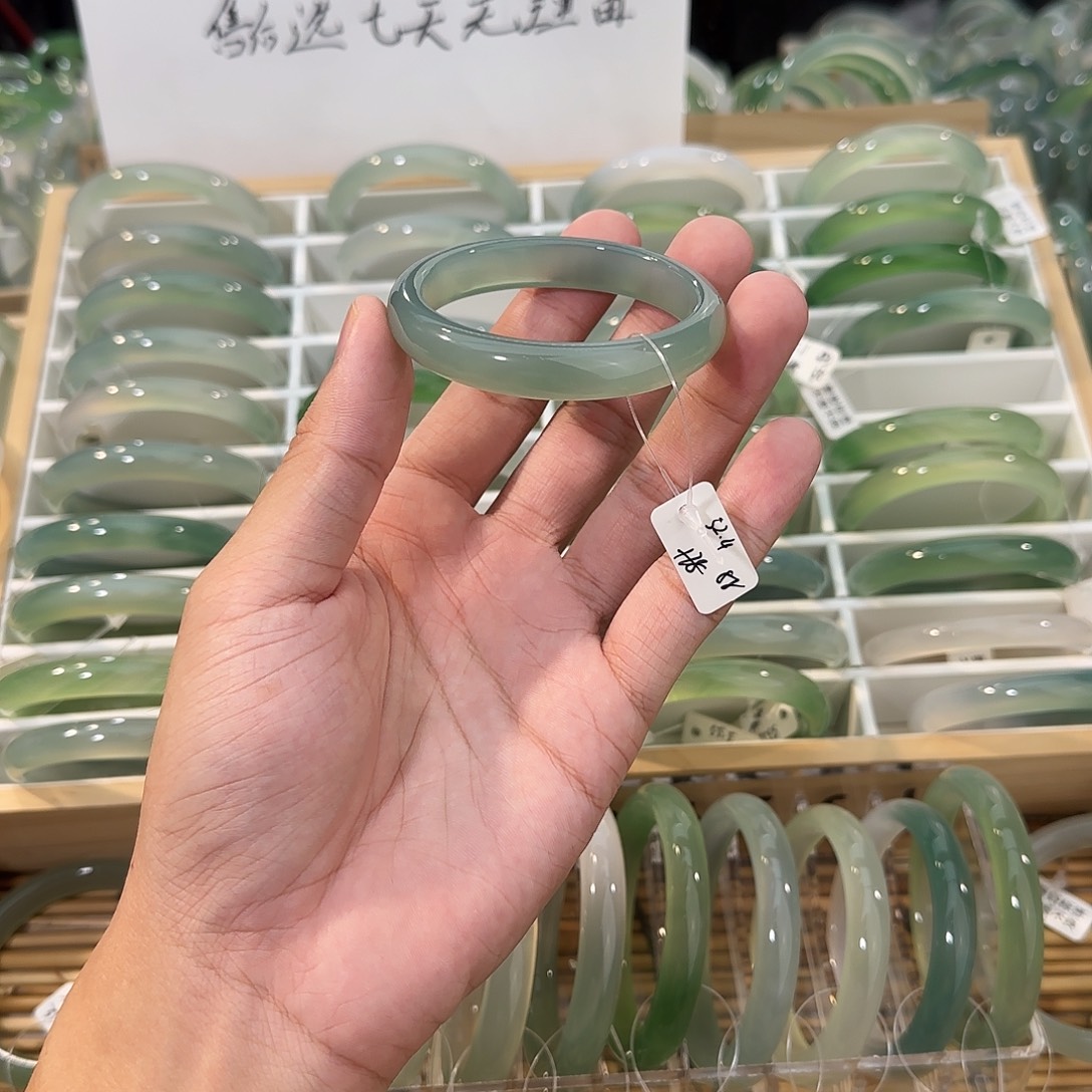 玛瑙/玉髓未镶嵌手镯圈口52.4