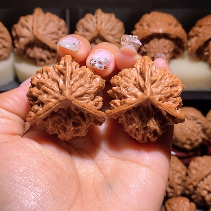 文玩核桃把件40全品正奔